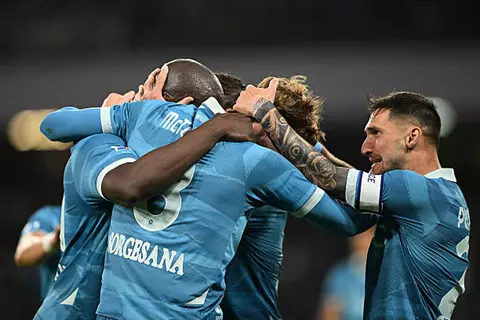 نابولي يضع خطة محكمة لتأمين نجومه الثلاثة بعقود طويلة الأمد